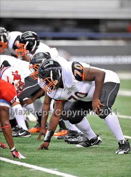 Thumbnail 2 in Cocoa vs. Skyline (Kirk Herbstreit National Kickoff Classic) photogallery.