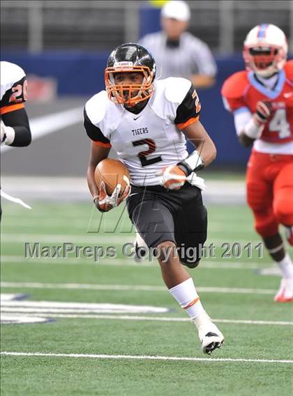Thumbnail 1 in Cocoa vs. Skyline (Kirk Herbstreit National Kickoff Classic) photogallery.