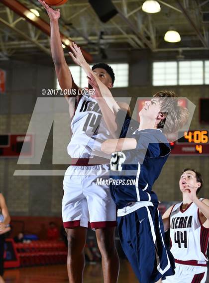 Thumbnail 2 in Dos Pueblos vs. JSerra Catholic (Nike Extravaganza) photogallery.