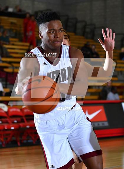 Thumbnail 1 in Dos Pueblos vs. JSerra Catholic (Nike Extravaganza) photogallery.