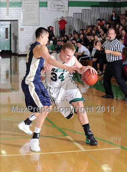 Thumbnail 3 in Regis vs. Aquinas photogallery.