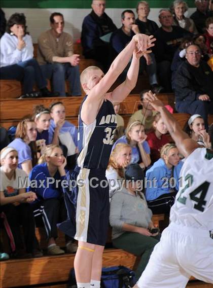 Thumbnail 3 in Regis vs. Aquinas photogallery.
