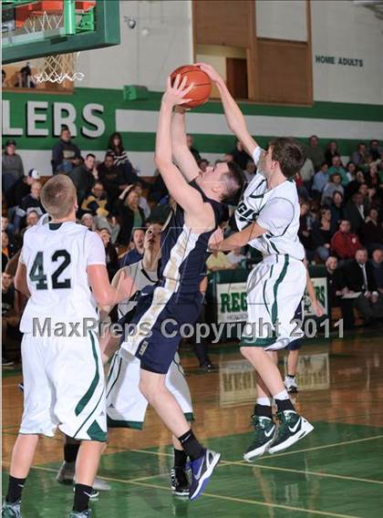 Thumbnail 2 in Regis vs. Aquinas photogallery.