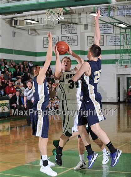 Thumbnail 3 in Regis vs. Aquinas photogallery.
