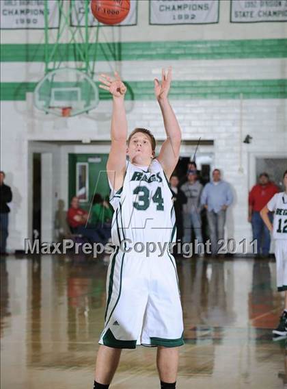 Thumbnail 2 in Regis vs. Aquinas photogallery.
