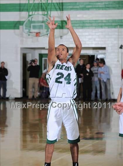 Thumbnail 2 in Regis vs. Aquinas photogallery.