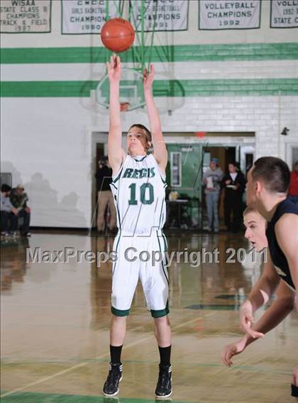 Thumbnail 2 in Regis vs. Aquinas photogallery.