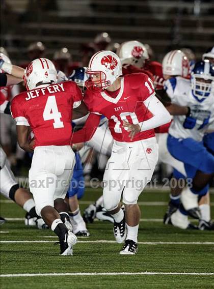 Thumbnail 2 in Dickinson vs. Katy (Texas 5A D2 Regional Playoffs) photogallery.