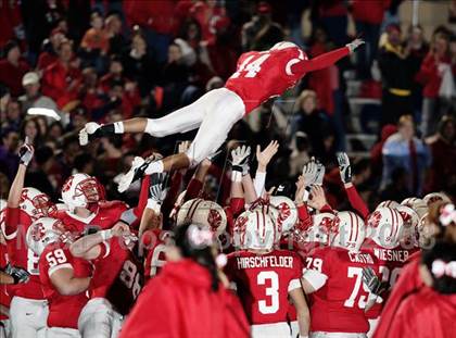 Thumbnail 2 in Dickinson vs. Katy (Texas 5A D2 Regional Playoffs) photogallery.