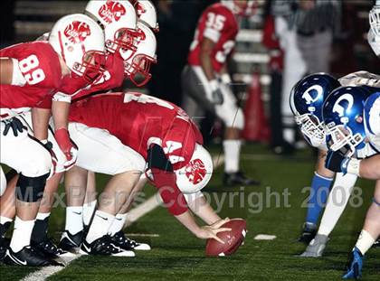 Thumbnail 3 in Dickinson vs. Katy (Texas 5A D2 Regional Playoffs) photogallery.