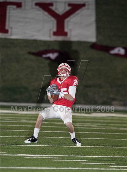 Thumbnail 1 in Dickinson vs. Katy (Texas 5A D2 Regional Playoffs) photogallery.