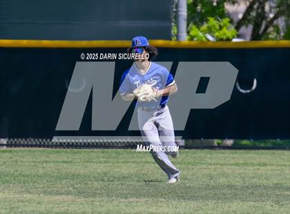 Thumbnail 3 in Air Academy vs La Grande (Coach Bob Invitational) photogallery.