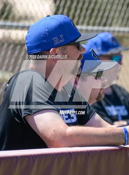 Thumbnail 3 in Air Academy vs La Grande (Coach Bob Invitational) photogallery.