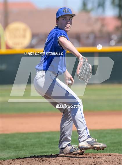 Thumbnail 3 in Air Academy vs La Grande (Coach Bob Invitational) photogallery.