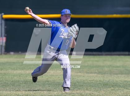 Thumbnail 2 in Air Academy vs La Grande (Coach Bob Invitational) photogallery.