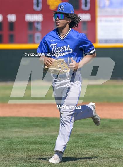 Thumbnail 2 in Air Academy vs La Grande (Coach Bob Invitational) photogallery.