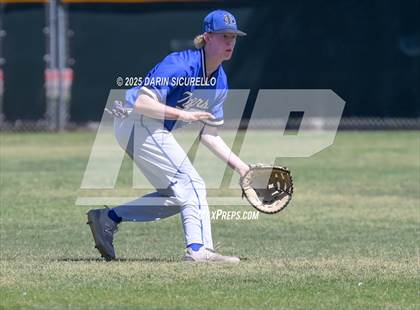 Thumbnail 2 in Air Academy vs La Grande (Coach Bob Invitational) photogallery.