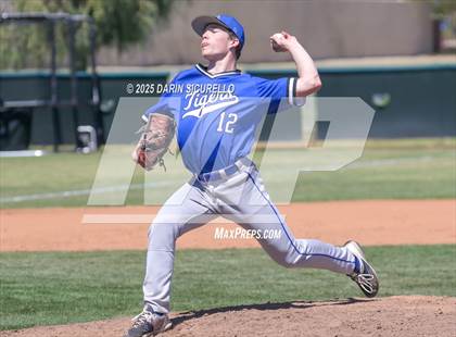 Thumbnail 2 in Air Academy vs La Grande (Coach Bob Invitational) photogallery.