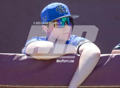 Thumbnail 2 in Air Academy vs La Grande (Coach Bob Invitational) photogallery.