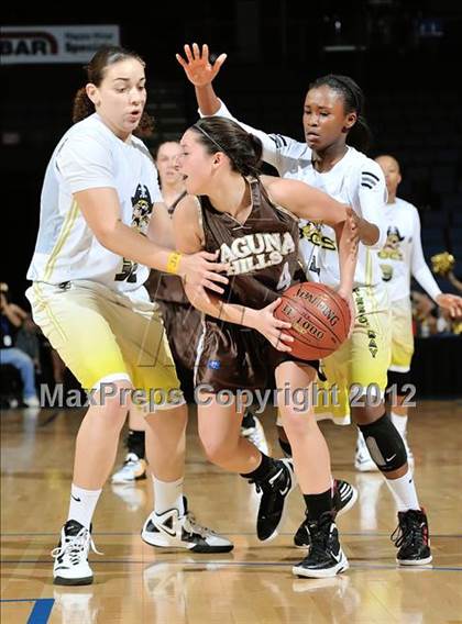 Thumbnail 3 in Mission Bay vs. Laguna Hills (CIF D3 SoCal Regional Final) photogallery.