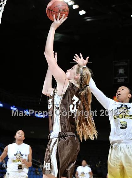 Thumbnail 2 in Mission Bay vs. Laguna Hills (CIF D3 SoCal Regional Final) photogallery.