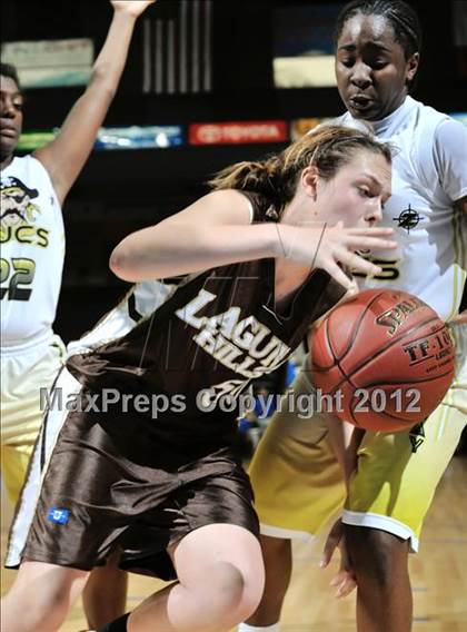 Thumbnail 3 in Mission Bay vs. Laguna Hills (CIF D3 SoCal Regional Final) photogallery.