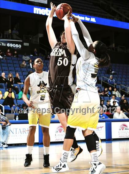 Thumbnail 3 in Mission Bay vs. Laguna Hills (CIF D3 SoCal Regional Final) photogallery.