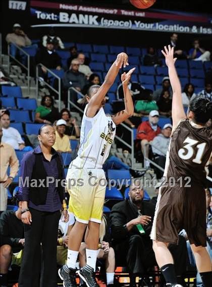 Thumbnail 2 in Mission Bay vs. Laguna Hills (CIF D3 SoCal Regional Final) photogallery.