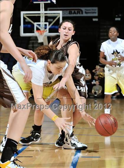 Thumbnail 3 in Mission Bay vs. Laguna Hills (CIF D3 SoCal Regional Final) photogallery.
