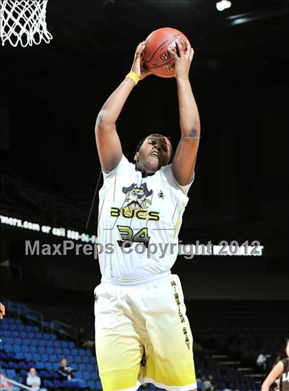 Thumbnail 2 in Mission Bay vs. Laguna Hills (CIF D3 SoCal Regional Final) photogallery.