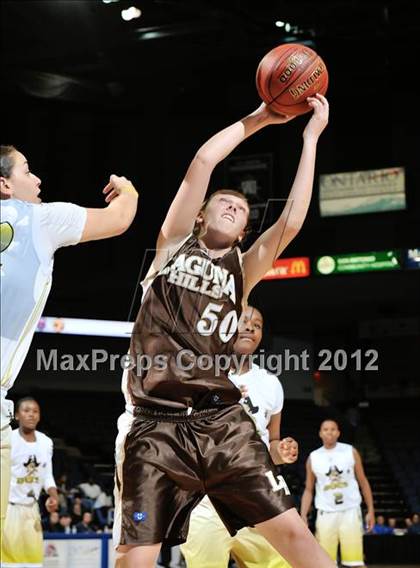 Thumbnail 1 in Mission Bay vs. Laguna Hills (CIF D3 SoCal Regional Final) photogallery.
