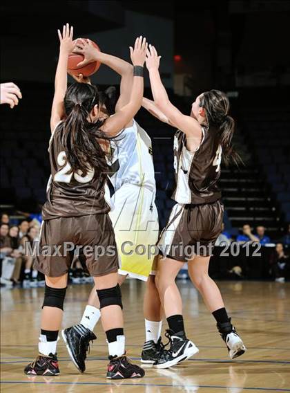 Thumbnail 3 in Mission Bay vs. Laguna Hills (CIF D3 SoCal Regional Final) photogallery.