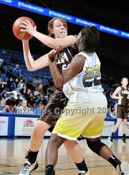 Thumbnail 2 in Mission Bay vs. Laguna Hills (CIF D3 SoCal Regional Final) photogallery.
