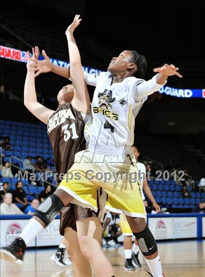 Thumbnail 2 in Mission Bay vs. Laguna Hills (CIF D3 SoCal Regional Final) photogallery.