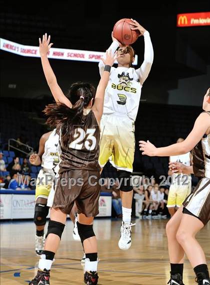 Thumbnail 3 in Mission Bay vs. Laguna Hills (CIF D3 SoCal Regional Final) photogallery.