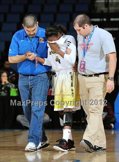 Thumbnail 3 in Mission Bay vs. Laguna Hills (CIF D3 SoCal Regional Final) photogallery.