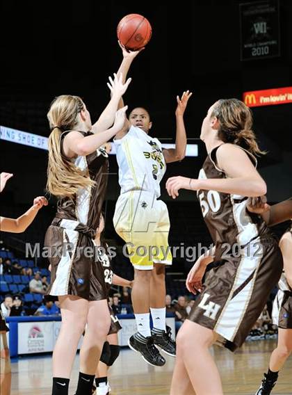 Thumbnail 1 in Mission Bay vs. Laguna Hills (CIF D3 SoCal Regional Final) photogallery.