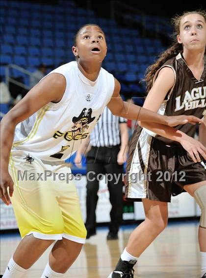 Thumbnail 2 in Mission Bay vs. Laguna Hills (CIF D3 SoCal Regional Final) photogallery.