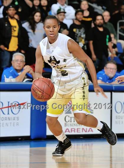 Thumbnail 1 in Mission Bay vs. Laguna Hills (CIF D3 SoCal Regional Final) photogallery.