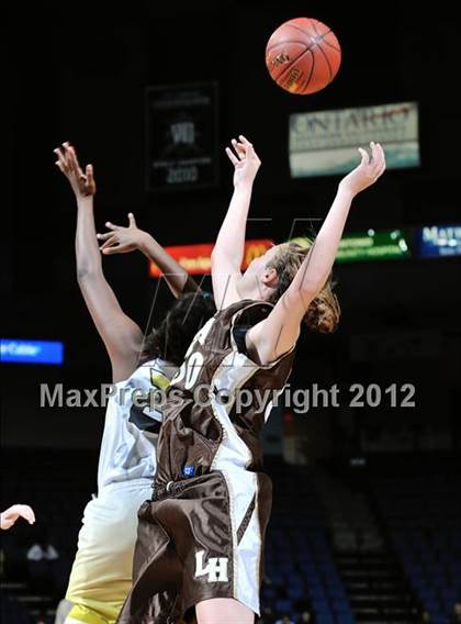 Thumbnail 2 in Mission Bay vs. Laguna Hills (CIF D3 SoCal Regional Final) photogallery.