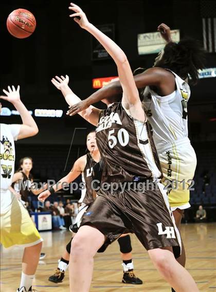 Thumbnail 3 in Mission Bay vs. Laguna Hills (CIF D3 SoCal Regional Final) photogallery.