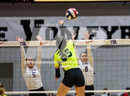 Thumbnail 3 in D'Hanis vs. Blum (UIL 1A Final) photogallery.
