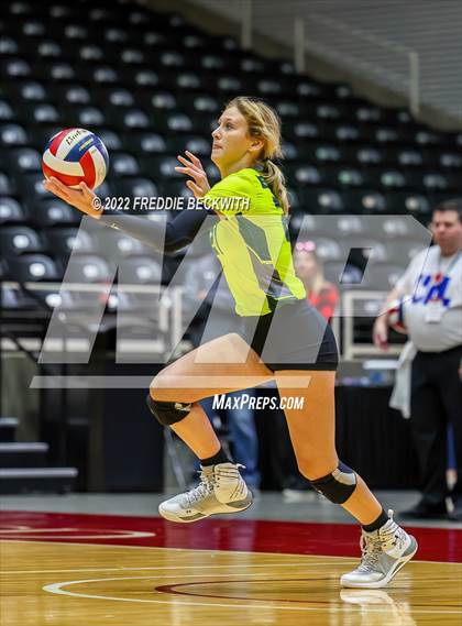 Thumbnail 2 in D'Hanis vs. Blum (UIL 1A Final) photogallery.
