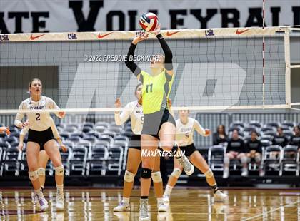Thumbnail 1 in D'Hanis vs. Blum (UIL 1A Final) photogallery.