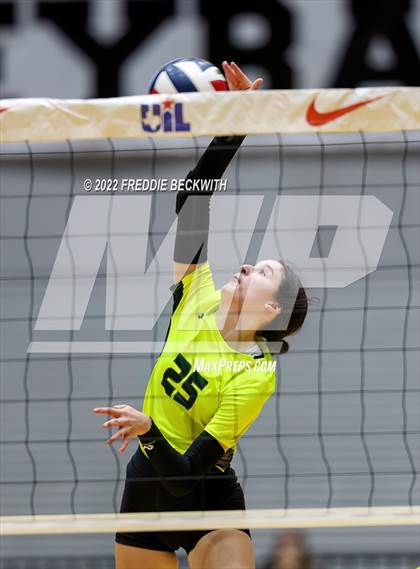 Thumbnail 3 in D'Hanis vs. Blum (UIL 1A Final) photogallery.