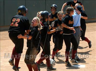 Thumbnail 2 in Bishop Amat vs. Ocean View (CIF SS D4 Final) photogallery.