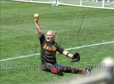 Thumbnail 2 in Bishop Amat vs. Ocean View (CIF SS D4 Final) photogallery.
