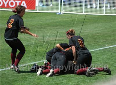 Thumbnail 2 in Bishop Amat vs. Ocean View (CIF SS D4 Final) photogallery.