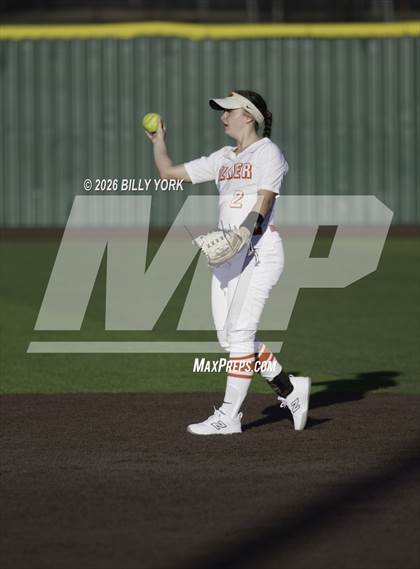 Thumbnail 3 in Van vs Gilmer photogallery.