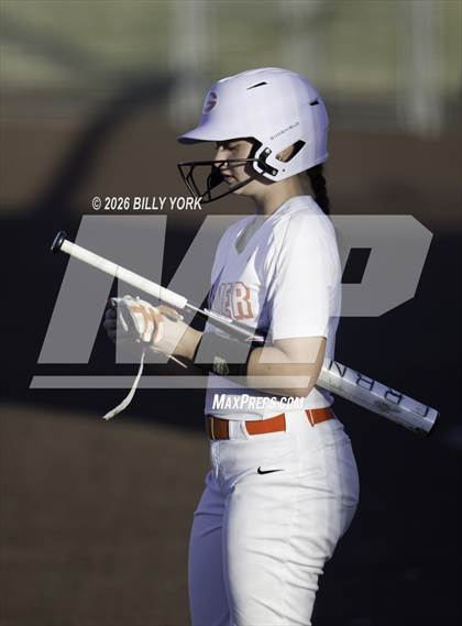 Thumbnail 3 in Van vs Gilmer photogallery.